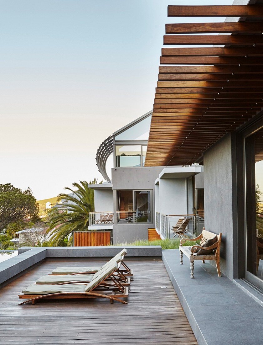 Terrasse eines luxuriösen Architektenhauses