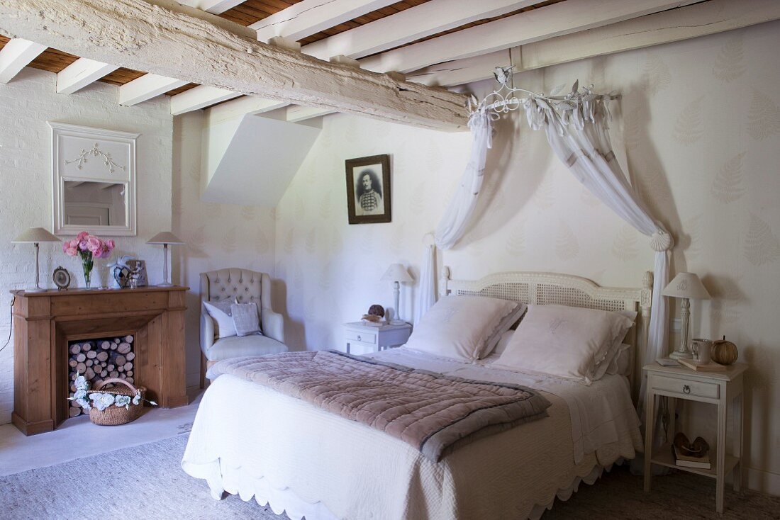 Bedroom in French vintage style