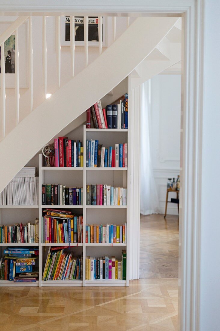 Bookcase in spandrel below staircase