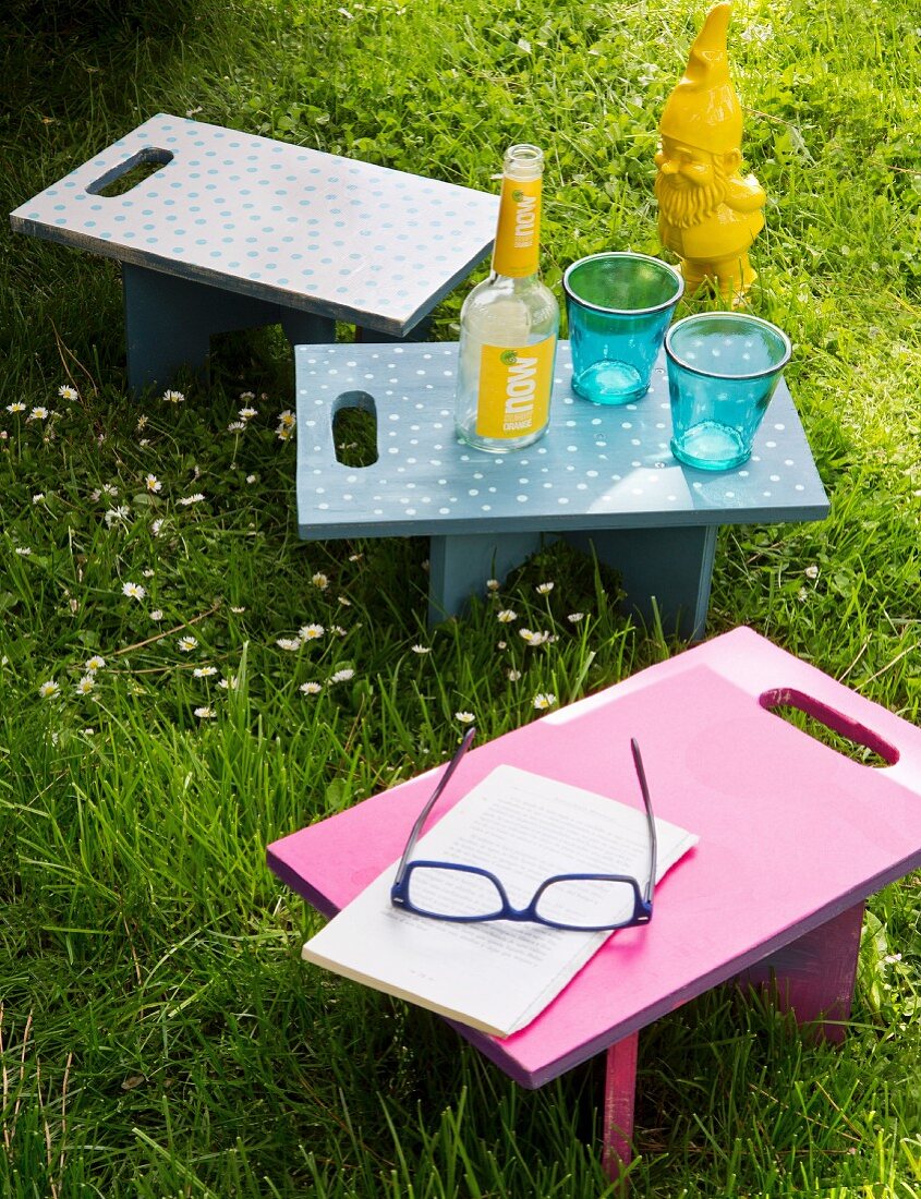 Colourful tray tables with handles for picnics