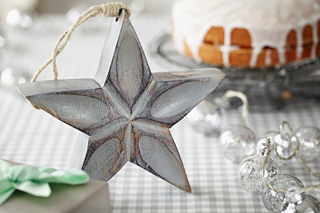 Star decoration in front of iced cake