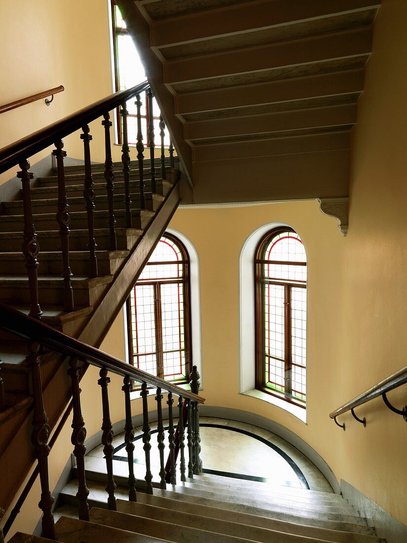 Stairwell with carved balustrade and semicircular half-landing in old house