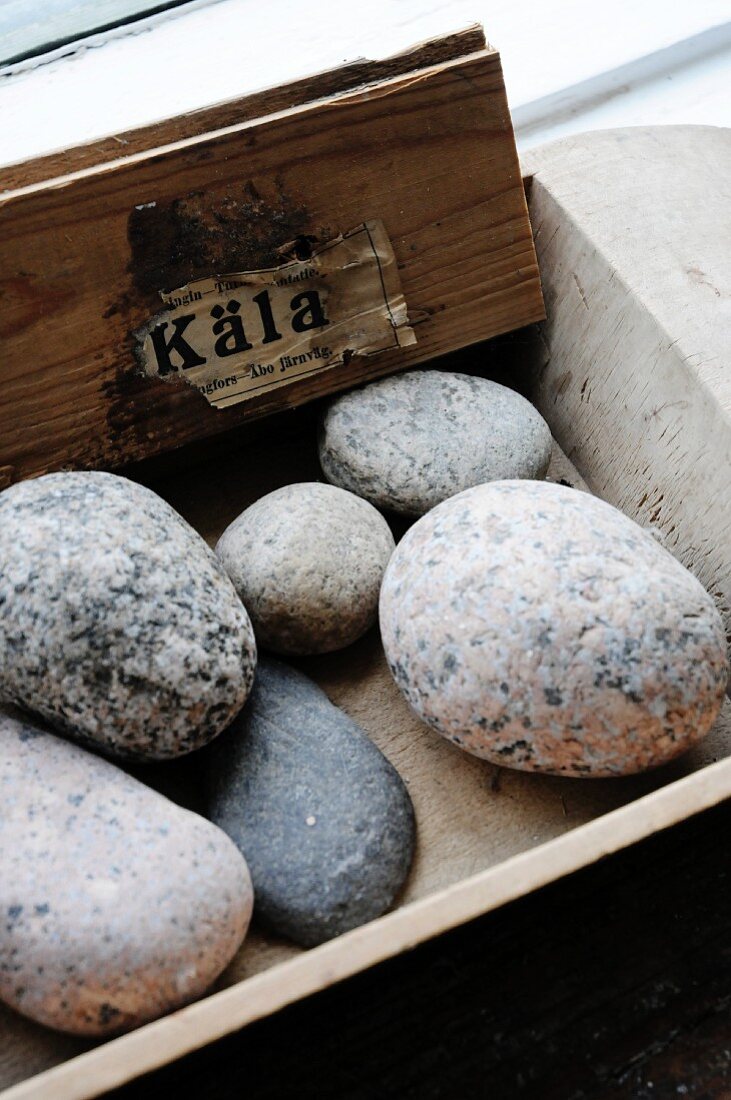 Pebbles of different sizes in wooden box