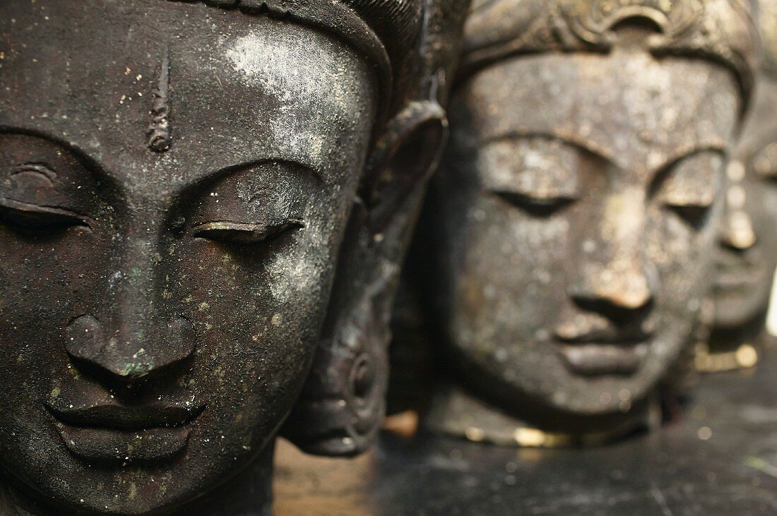 Sammlung von Buddhafiguren
