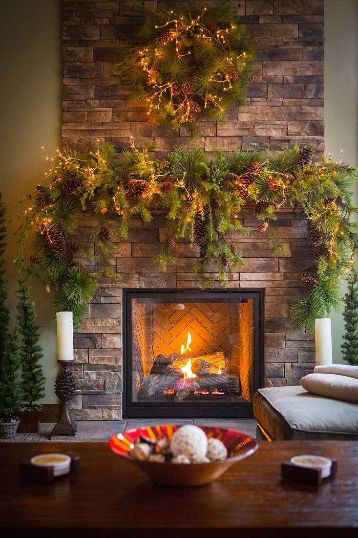 Christmas wreath and garland over fireplace in living room