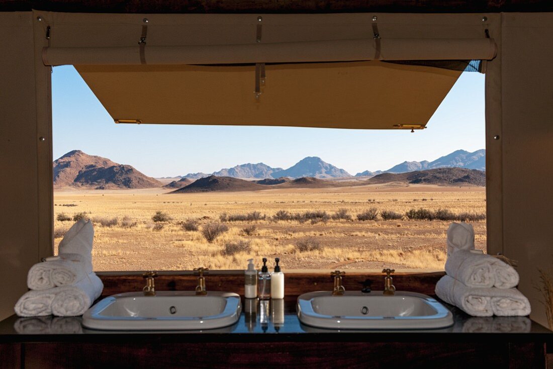 Wolwedans, NamibRand Privatreservat, Namibia, Afrika - Blick aus dem Badezimmer auf die Landschaft