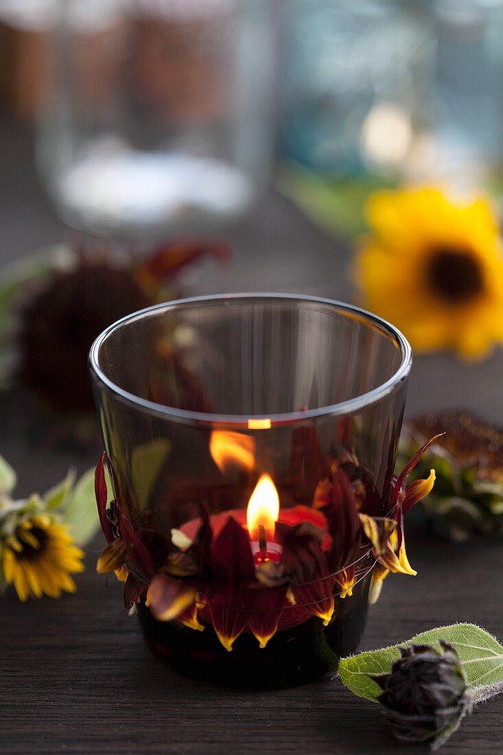 Tealight holder decorated with sunflower petals