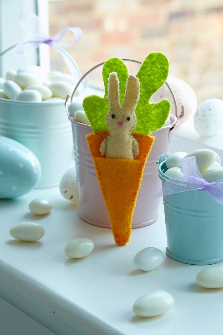 Hand-crafted, felt rabbit in felt carrot as Easter decoration