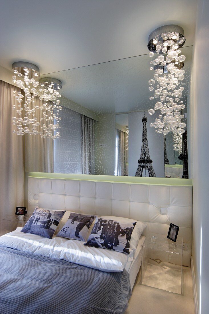 Französisches Bett mit gepolstertem … - Bild kaufen ...