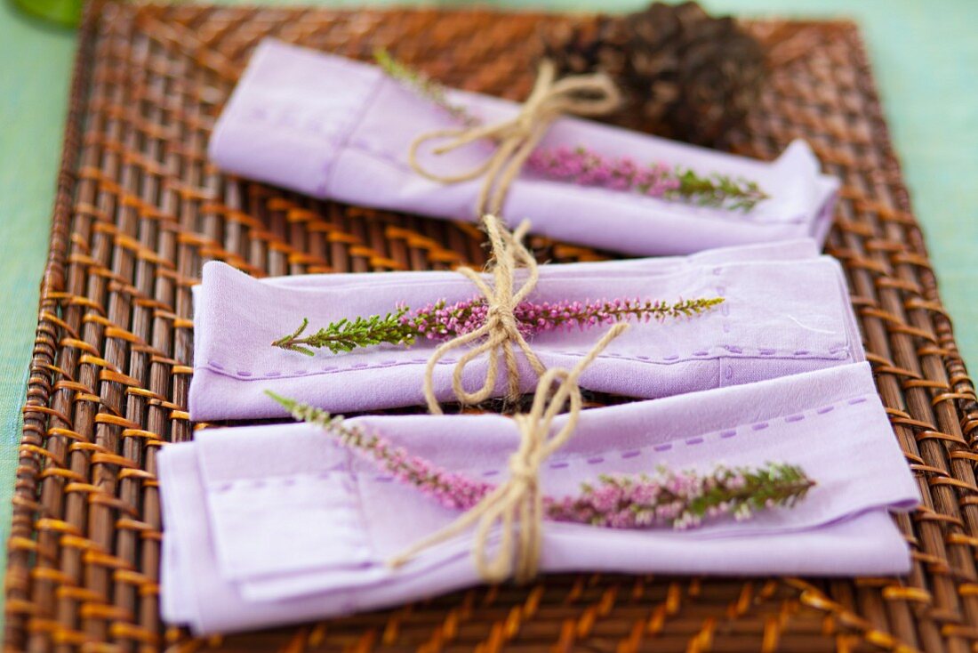 Lilac linen napkins decorated with springs of heather
