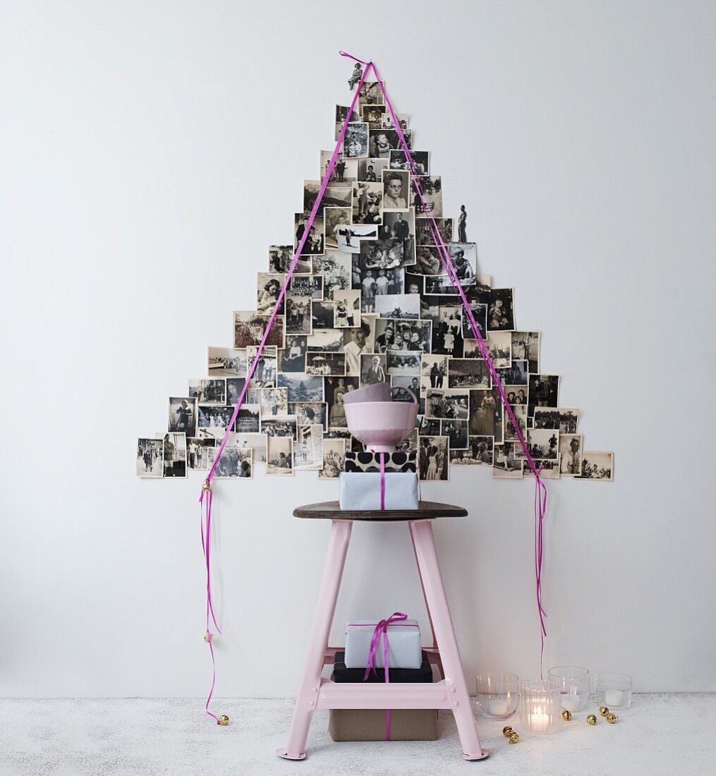 Stilisierter Weihnachtsbaum aus schwarz-weissen Familienfotos