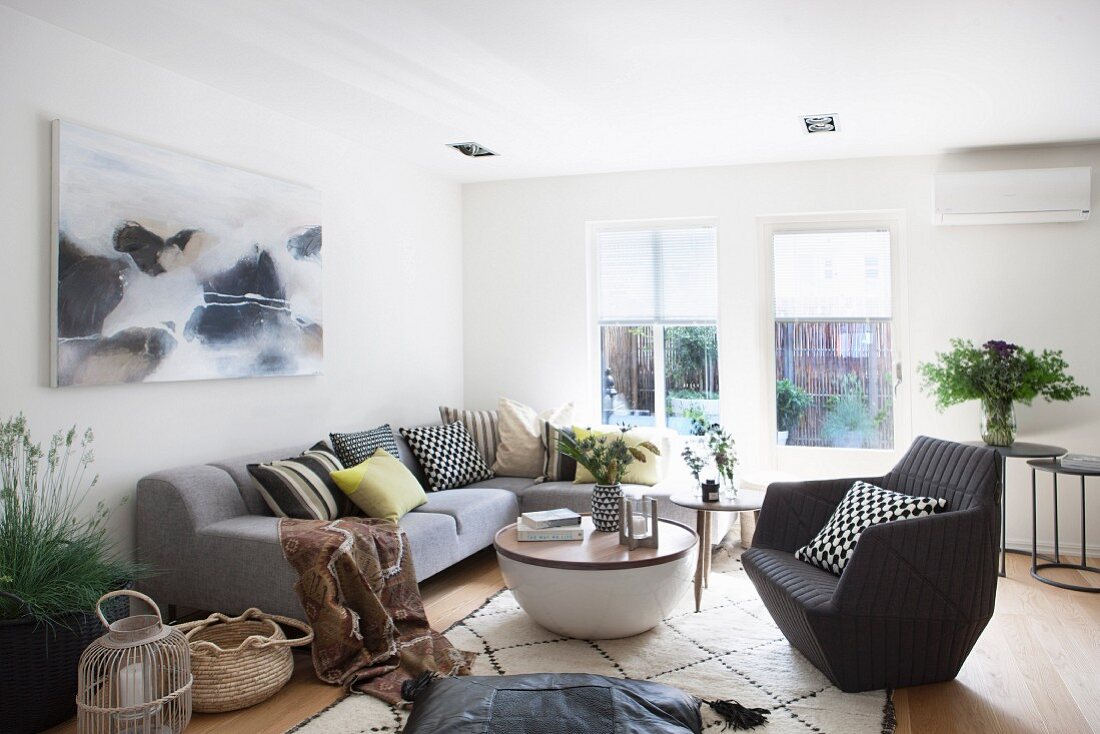Moderne Designermöbel im skandinavischen Wohnzimmer