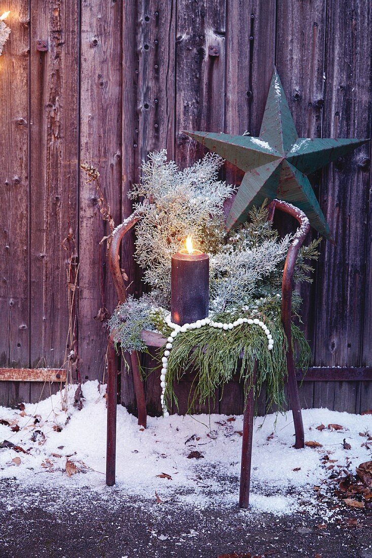 Natural Christmas decorations for the garden