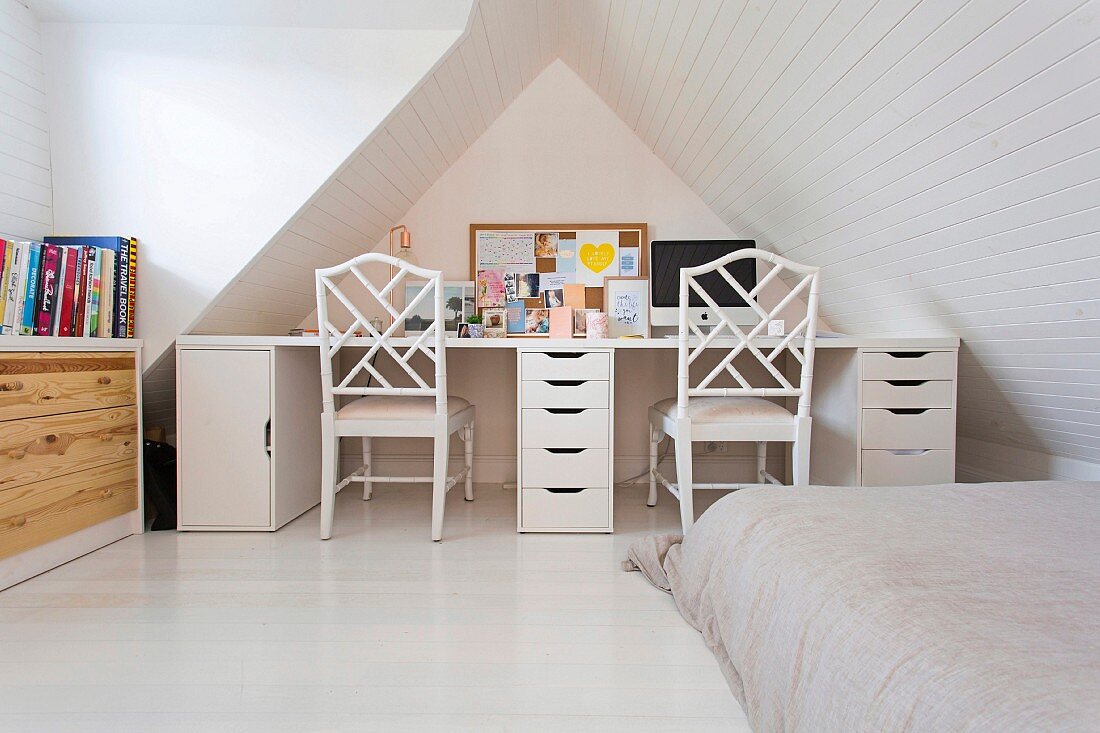 Double desk under the gable with wooden cladding