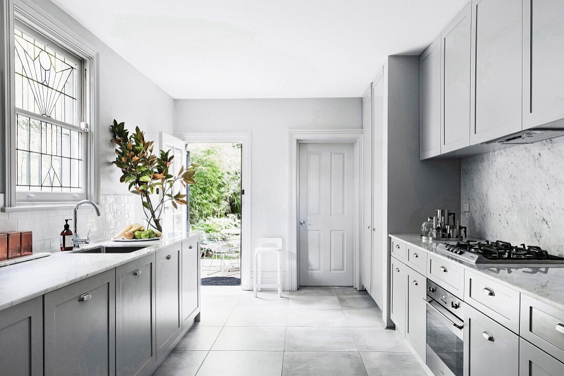 Large American-style kitchen in shades of gray with a garden door