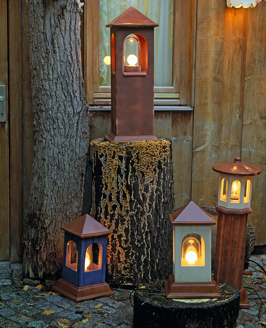 Garden lamps and house lights made of winterproof clay