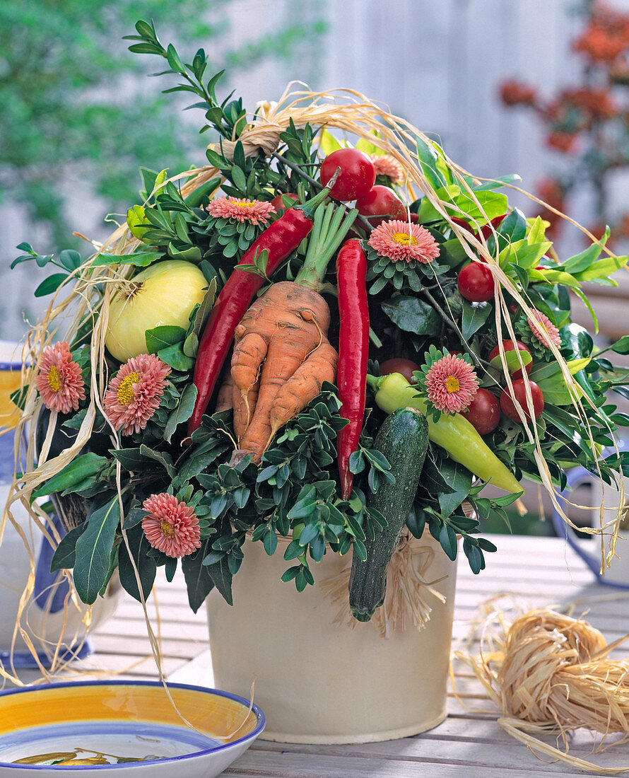 Bouquet with carrots, peppers, zucchini, tomatoes, onion