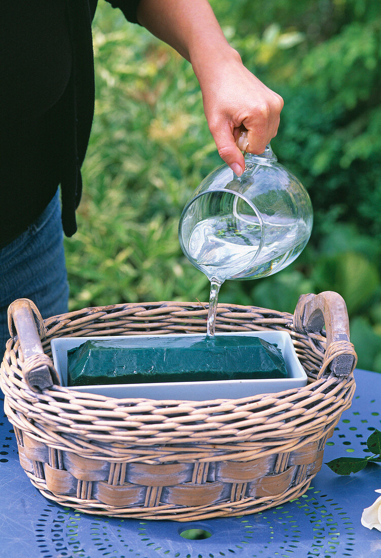 Arrangement in the basket