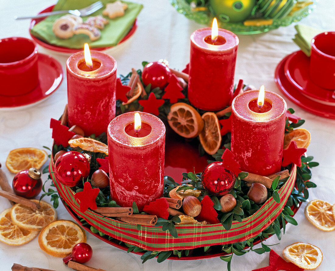 Advent wreath from Box with red candles
