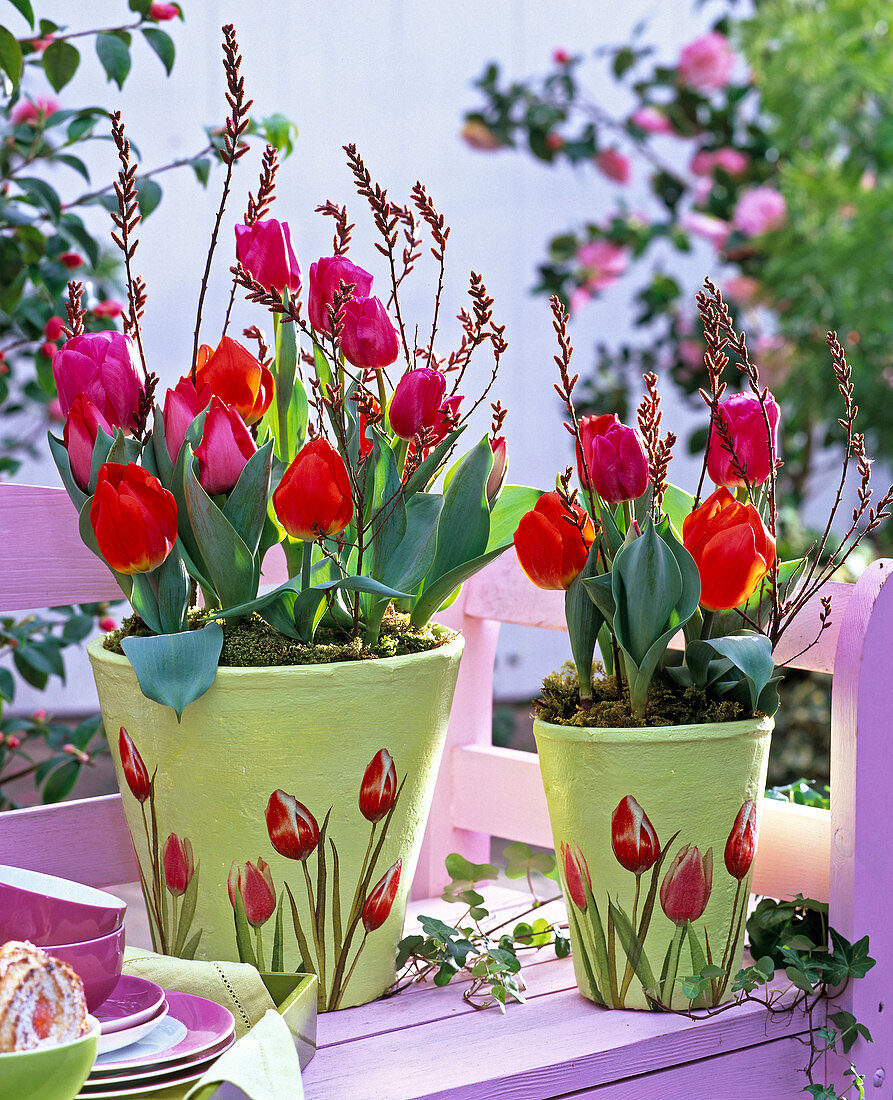 Tulips in bowl, pots with napkin technique, tulip motifs