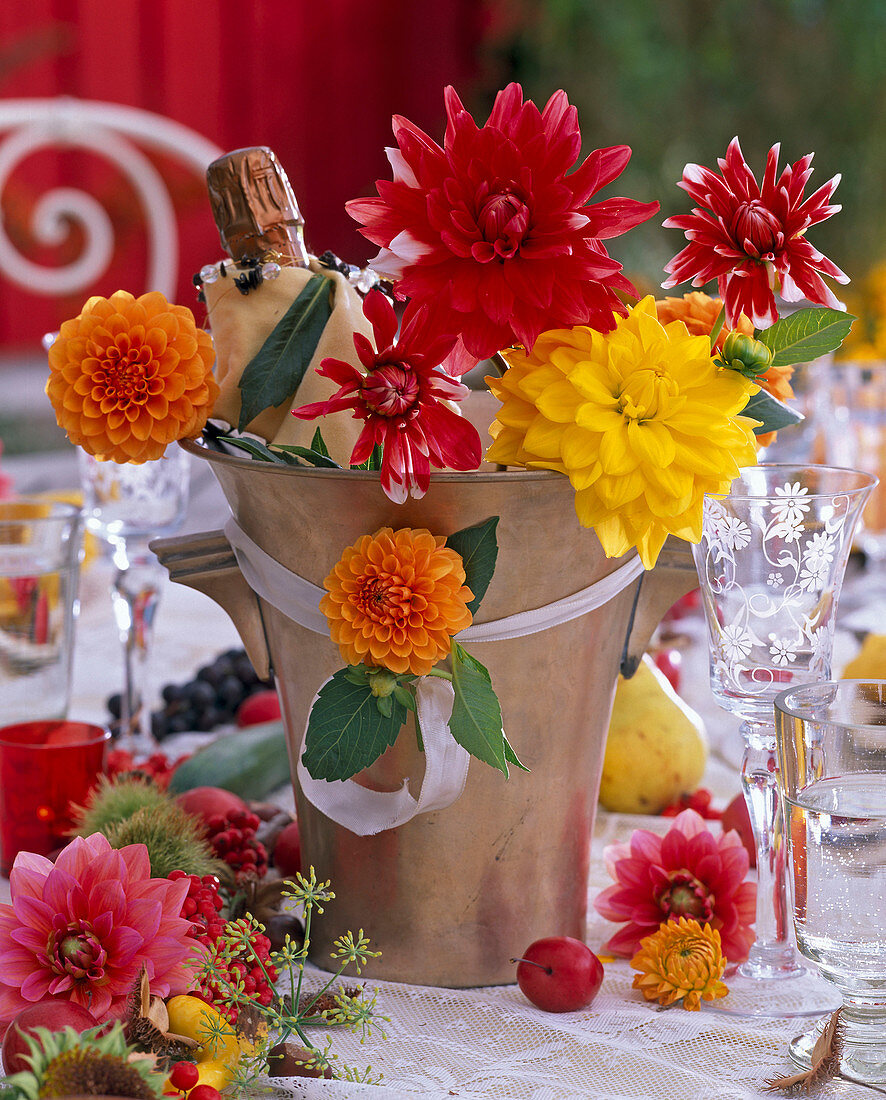 Table decoration for Thanksgiving with fruits and Dahlia