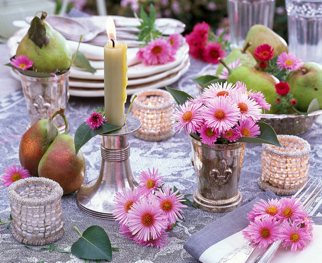 Table decoration with small bouquets made of Aster