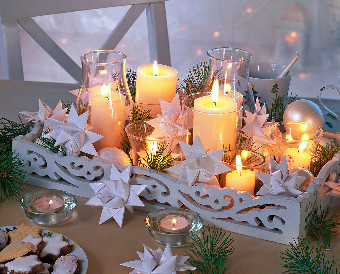 Pinus, lanterns with white pillar candles, paper stars