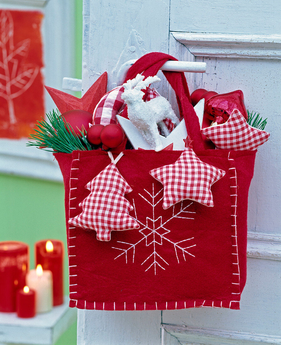 Red and white advent decoration