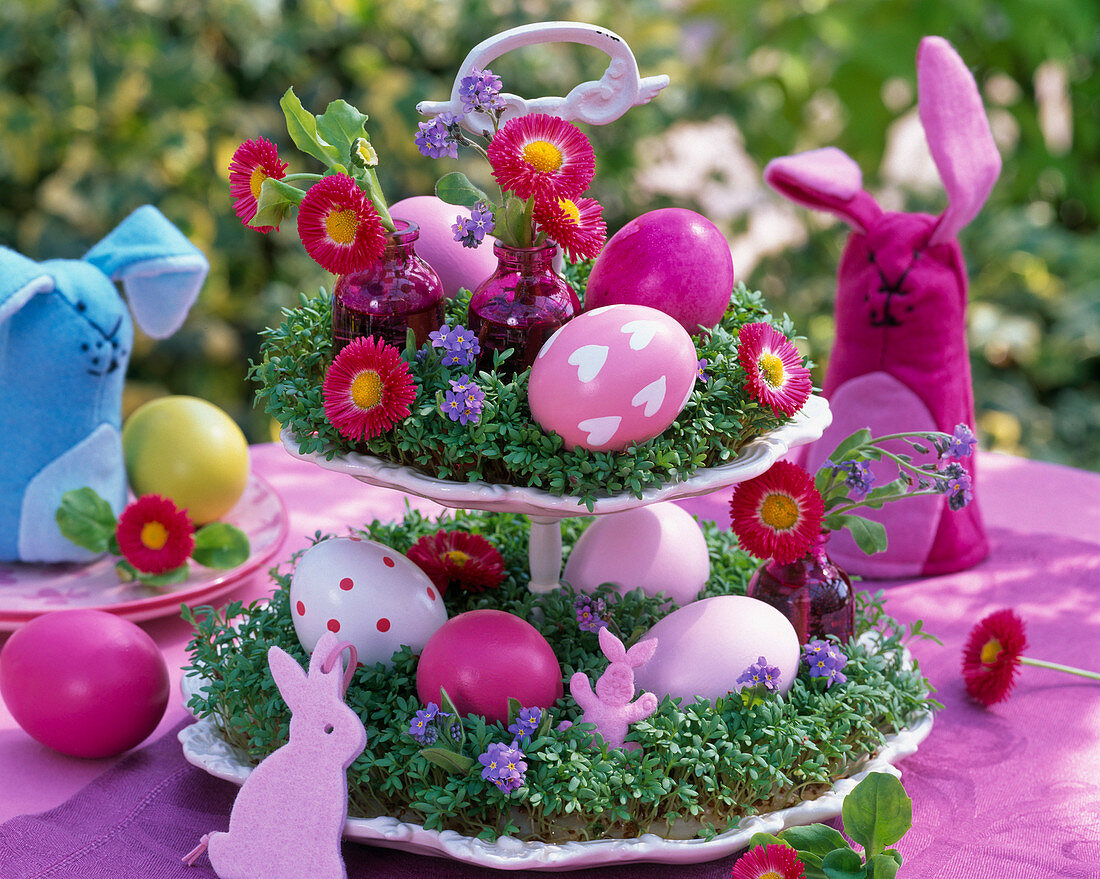Porcelain etagere with Lepidium, decorated with felt bunnies and Easter eggs