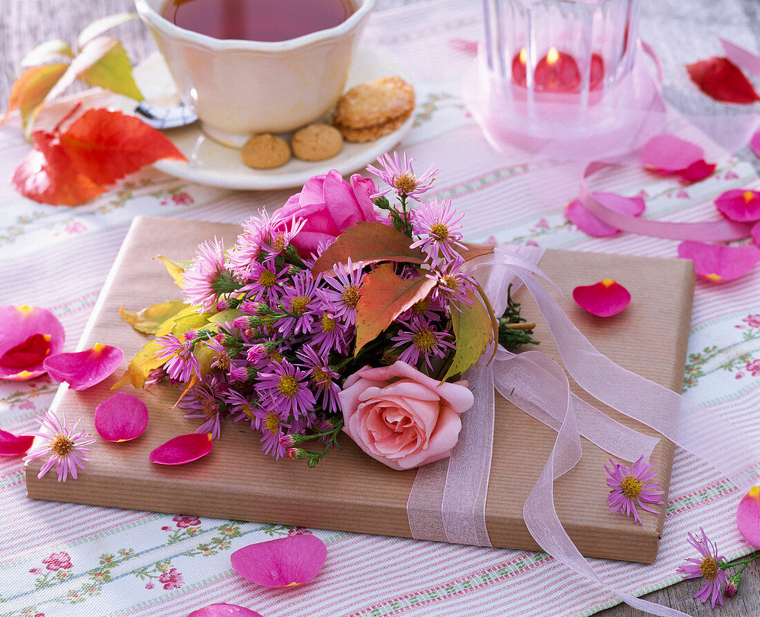 Book Present with Bouquet of Aster (Herbstaster), Rosa (Rose)