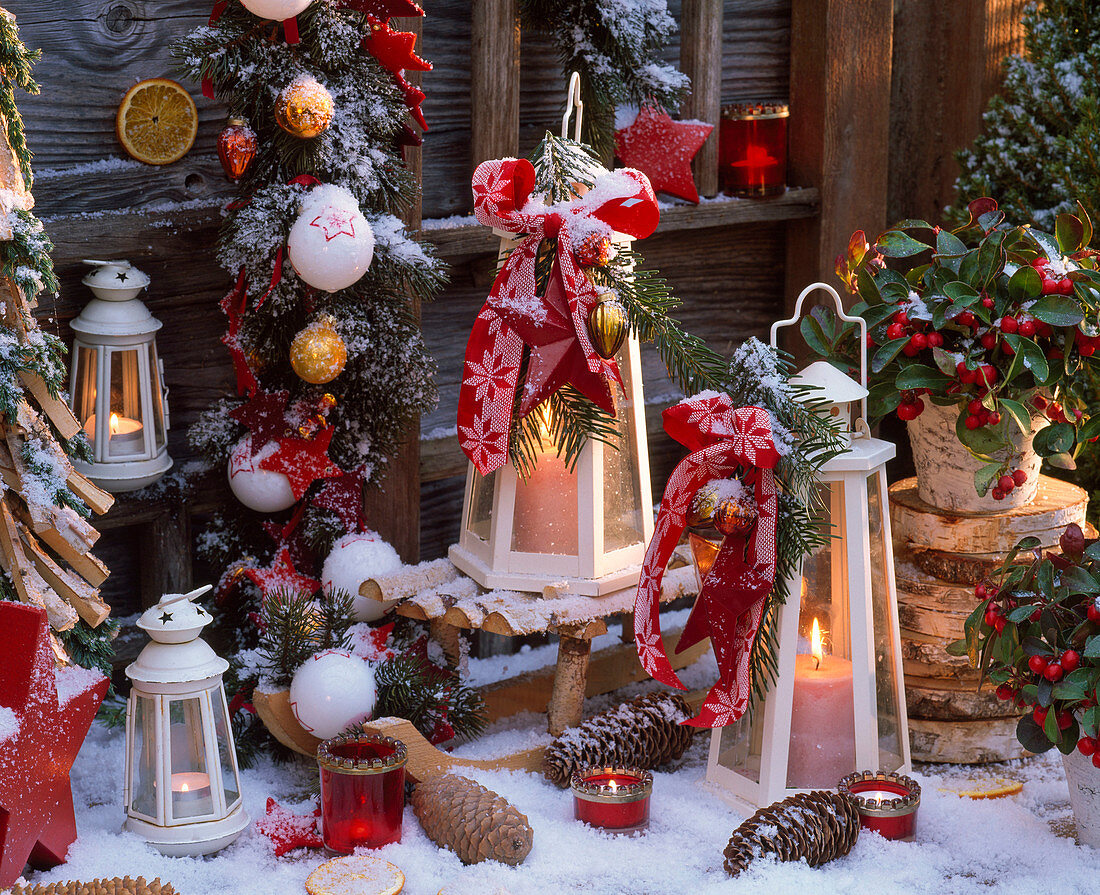 Terrace at Christmas with lanterns with bows, Gaultheria