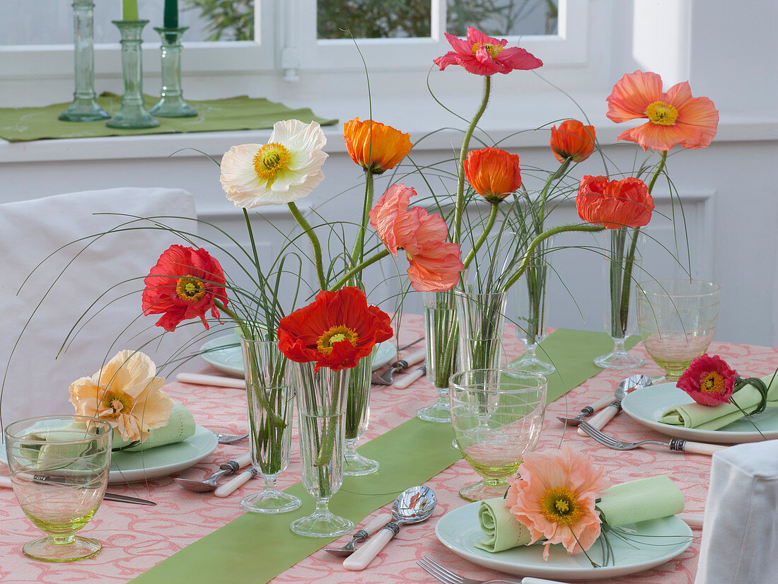 Table decoration with Papaver (silk poppy)