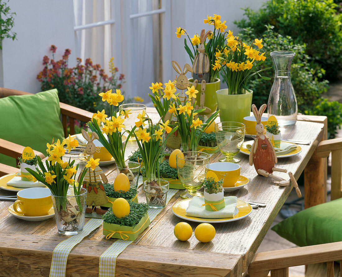 Easter table decoration with daffodils