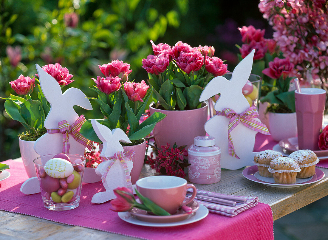 Pink table decoration with tulips for Easter