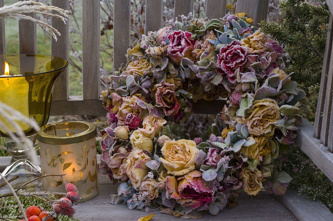 Kranz aus Rosa (Rosen), Hydrangea (Hortensie)