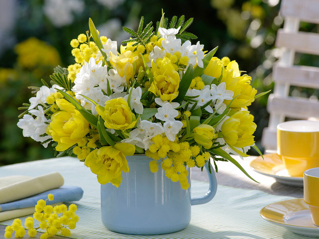 Bouquet planted with yellow and white Tulipa 'Monte Carlo', Narcissus 'Inbal'