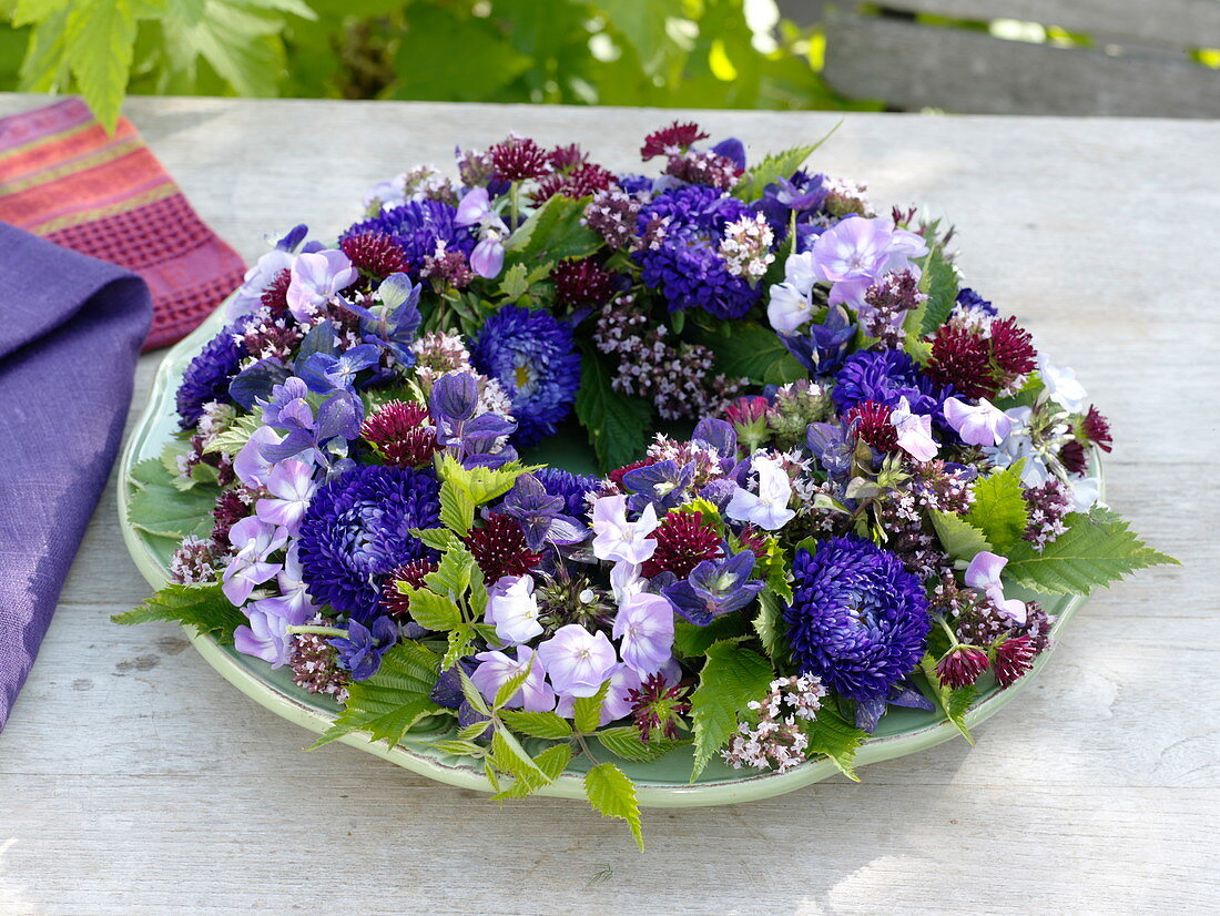 Wreath of phlox, callistephus, scabiosa