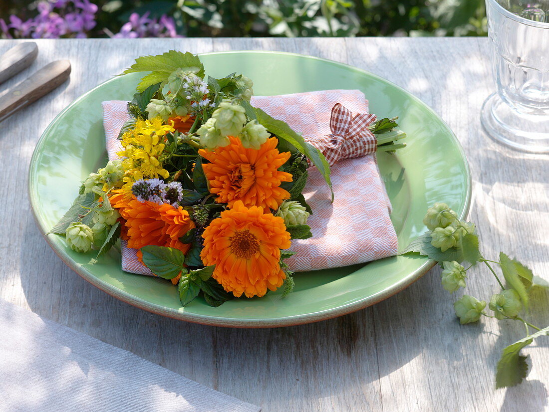 Small herb bouquet as napkin deco