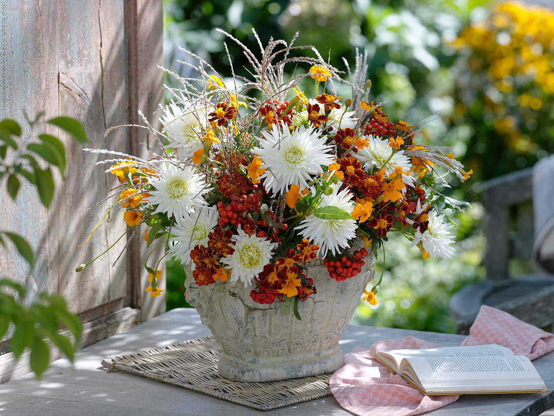 White-orange late summer bouquet