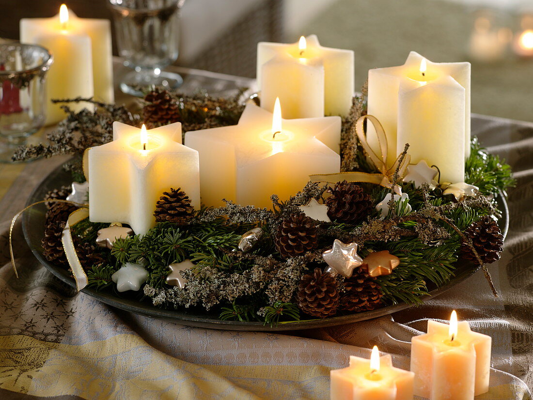 Fast Advent wreath with star candles, cones, Abies branches