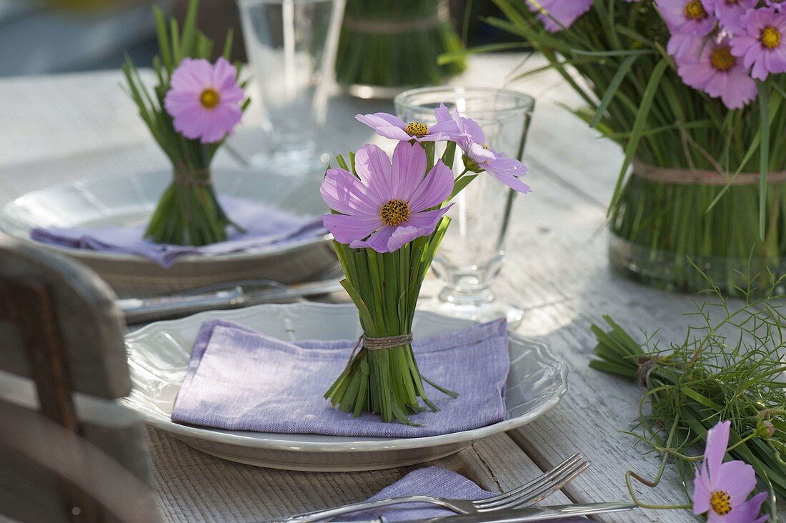 Cosmos grasses table decoration
