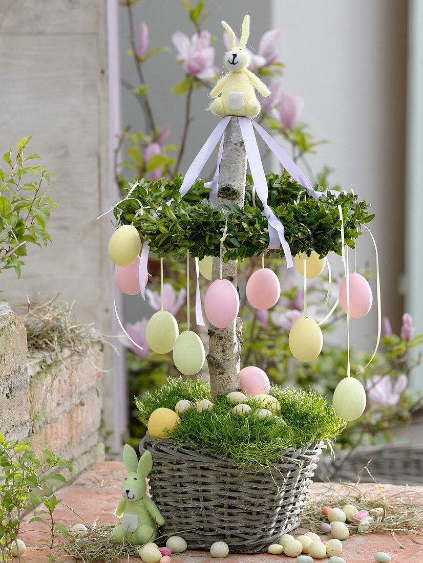 Easter table decoration with book wreaths