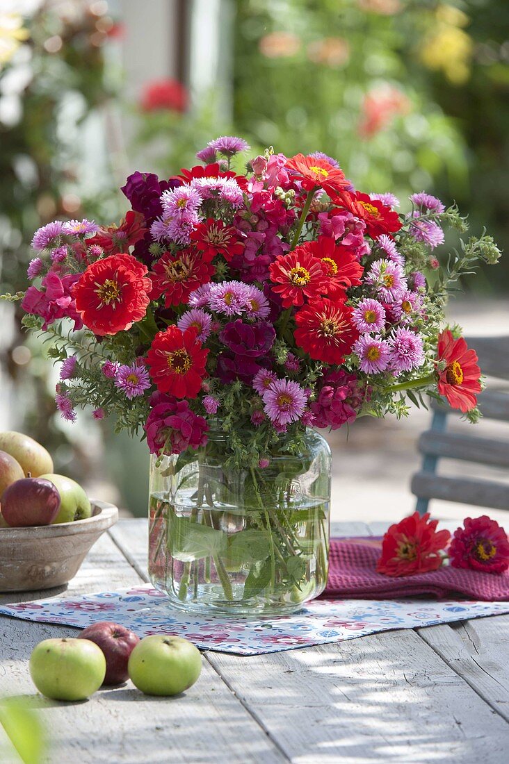 Pink-red bouquet with Zinnia (Zinnia), Aster (Rough leaf Aster)