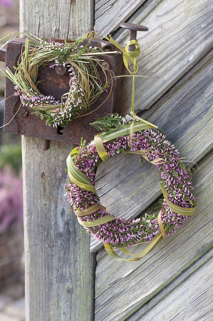 Small heather wreath with Chinese reed as door wreath