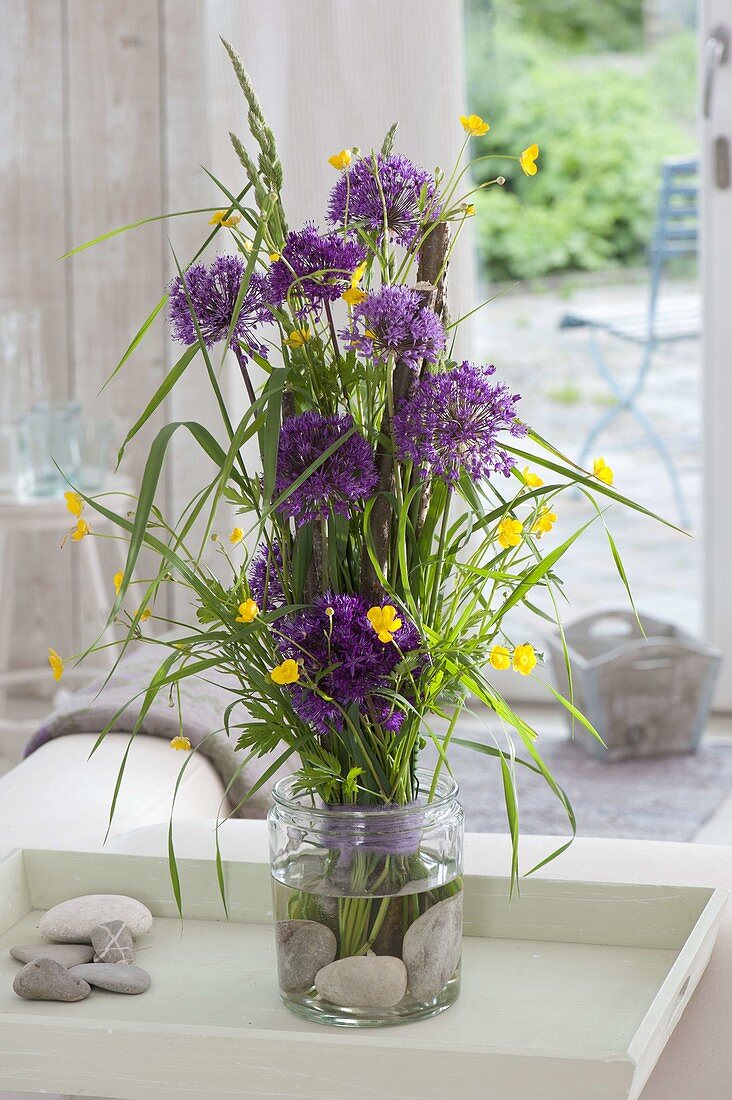 Standing bouquet with Allium 'Purple Sensation' (ornamental leek), grasses