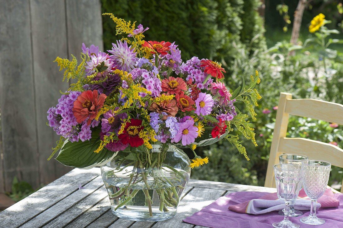 Colourful bouquet from the cottage garden: Phlox (flame flowers), Solidago