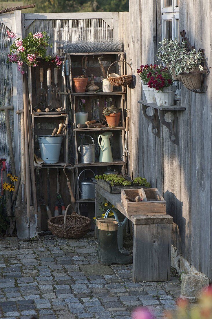 Small terrace with privacy as a workplace near the garden house