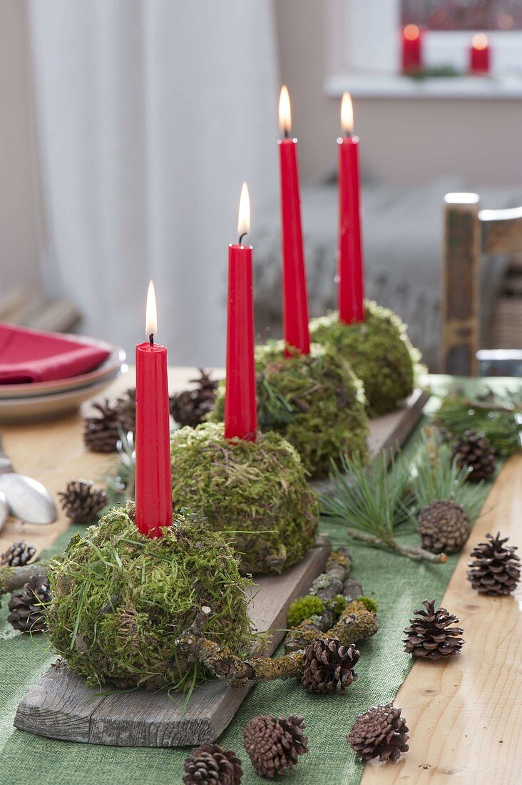 Moss balls as table decoration