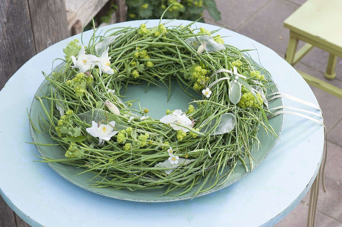 Rapeseed wreath bound with immature seeds