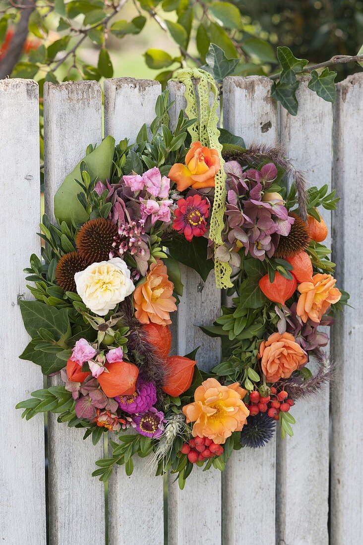Autumnal wreath at the fence